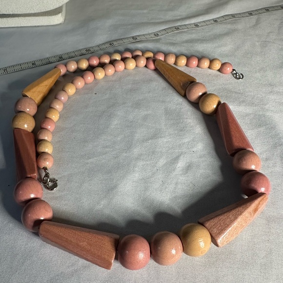 Vintage MCM peach blush wooden bead necklace - Picture 6 of 8